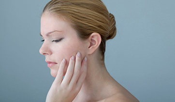 woman-insecure-about-jaw